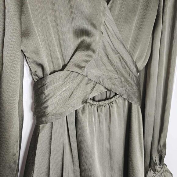 Shop Neighbor size S green wrap mini dress layers flair smocked sleeves waist - Picture 3 of 8